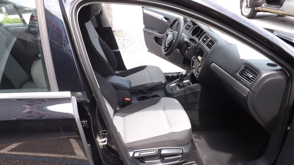 2017 Volkswagen Jetta - $12,995