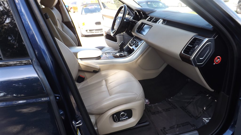 2016 Land Rover Range Rover Sport - $22,995