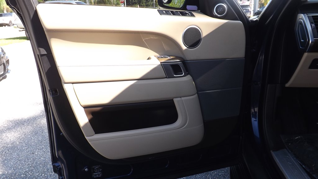 2016 Land Rover Range Rover Sport - $22,995