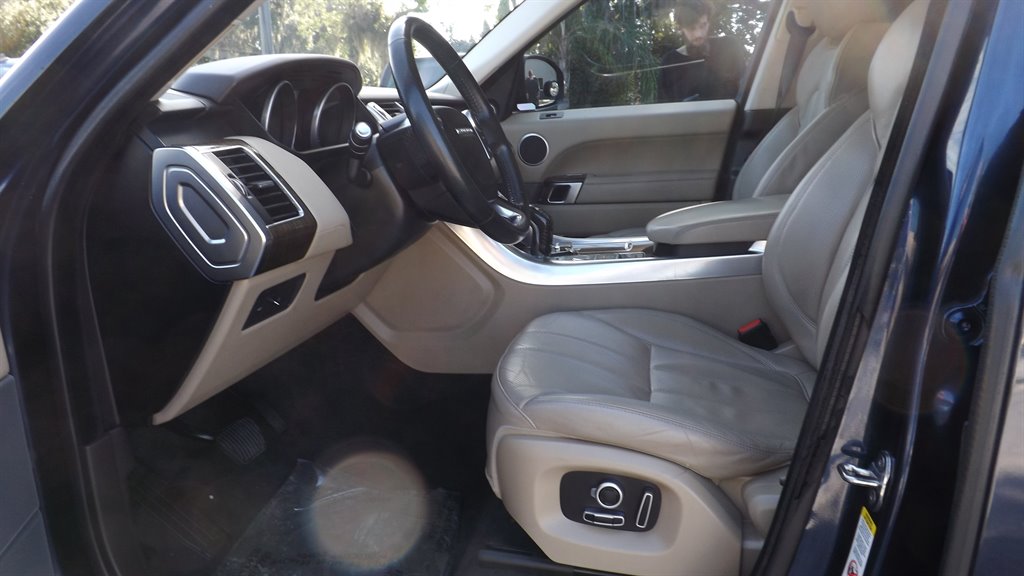 2016 Land Rover Range Rover Sport - $22,995