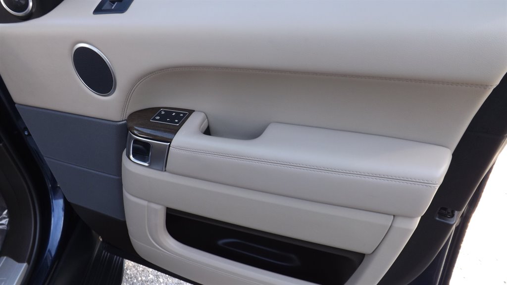 2016 Land Rover Range Rover Sport - $22,995
