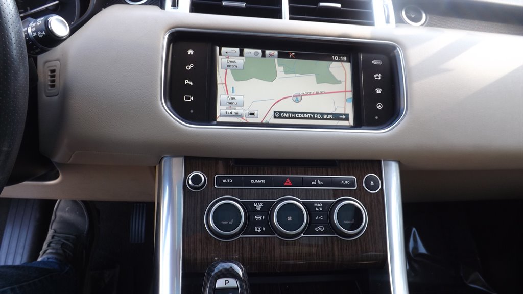 2016 Land Rover Range Rover Sport - $22,995