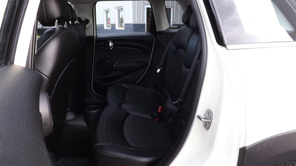 2017 MINI Hardtop Hatchback - $15,995