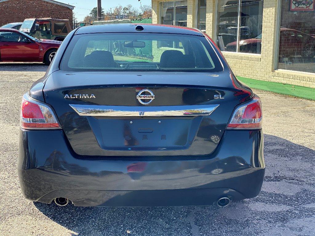 2015 Nissan Altima - $15,995