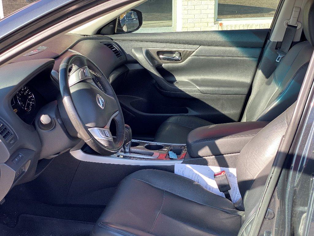 2015 Nissan Altima - $15,995