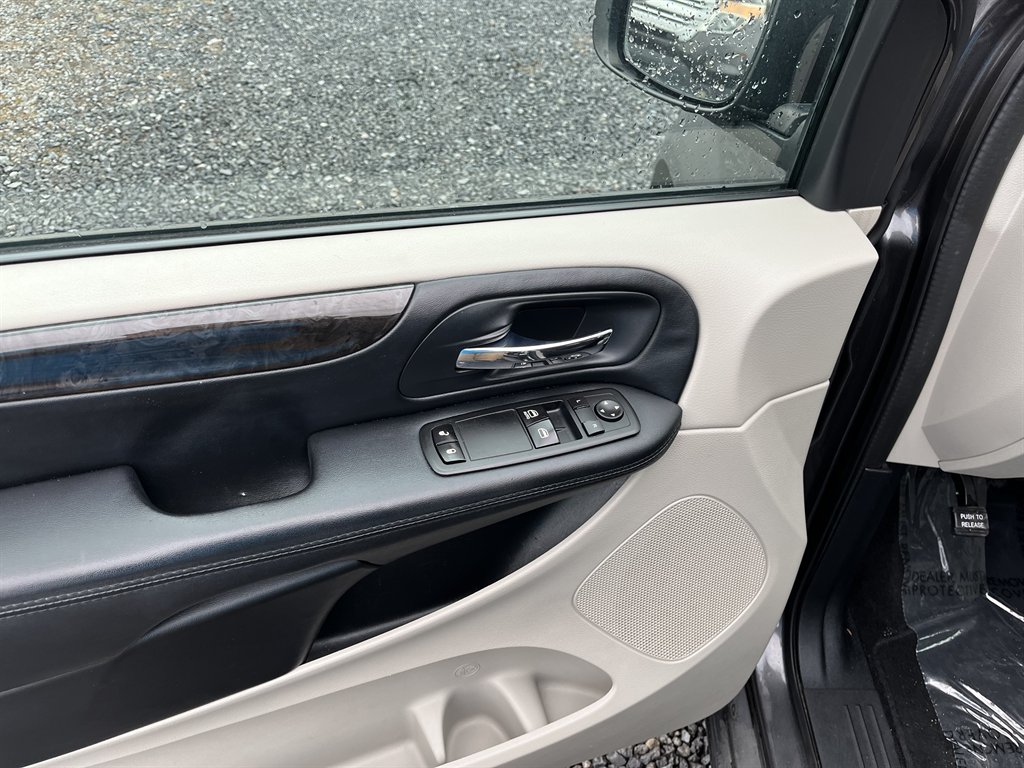 2016 Dodge Grand Caravan SE photo