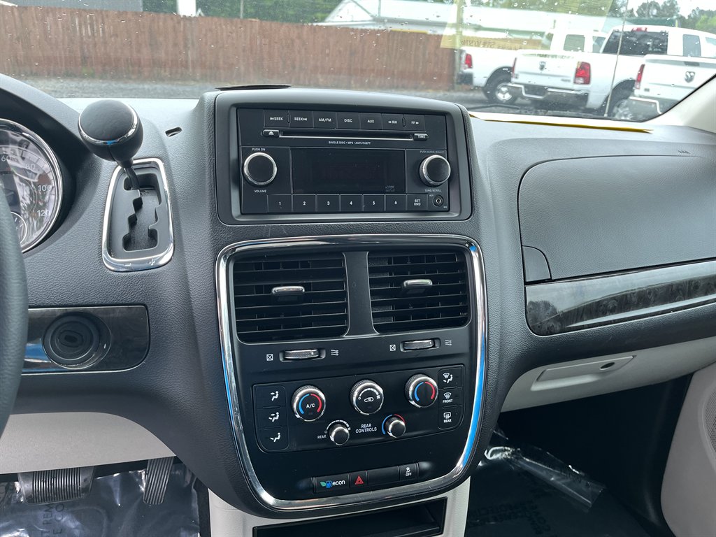 2016 Dodge Grand Caravan SE photo