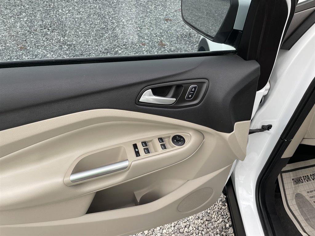 2017 Ford Escape SE photo