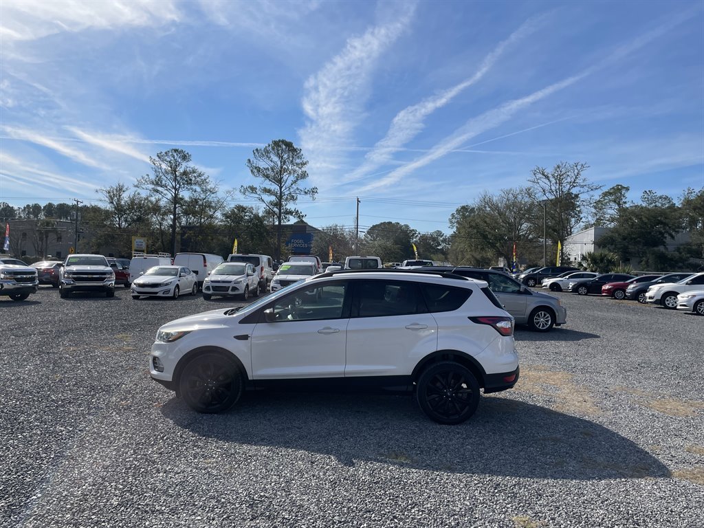 2017 Ford Escape SE photo