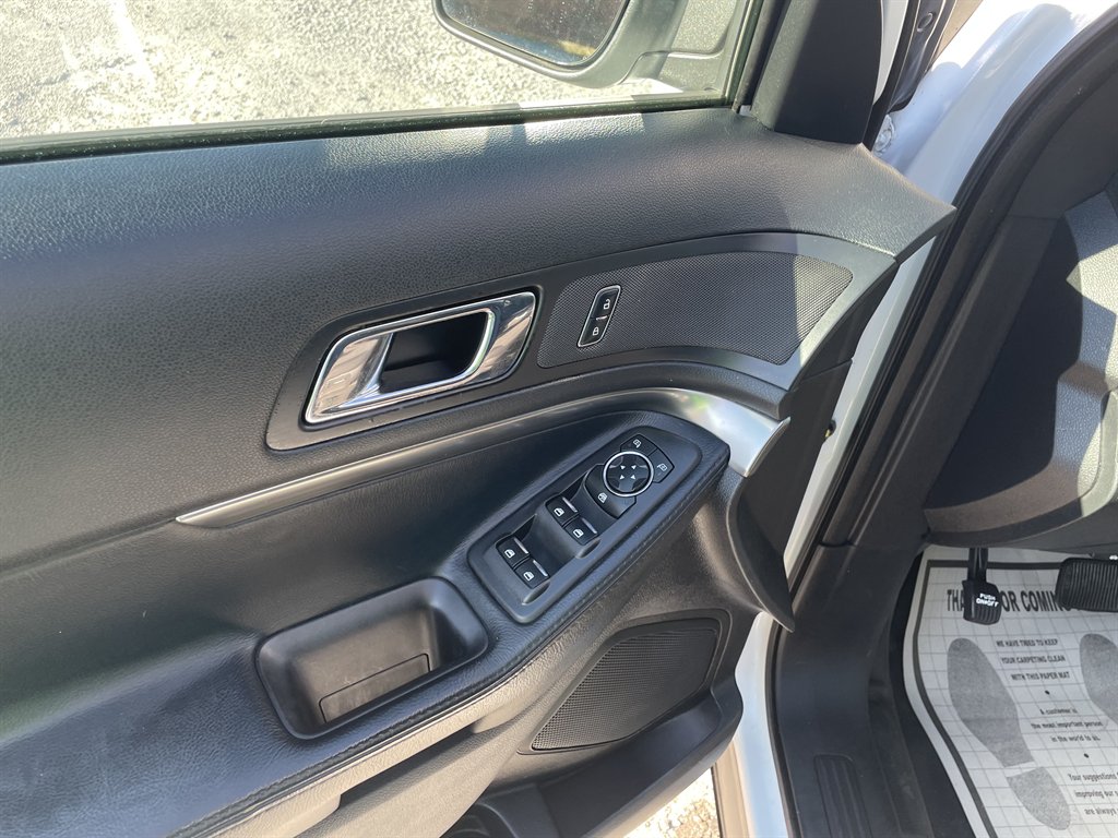 2016 Ford Explorer photo