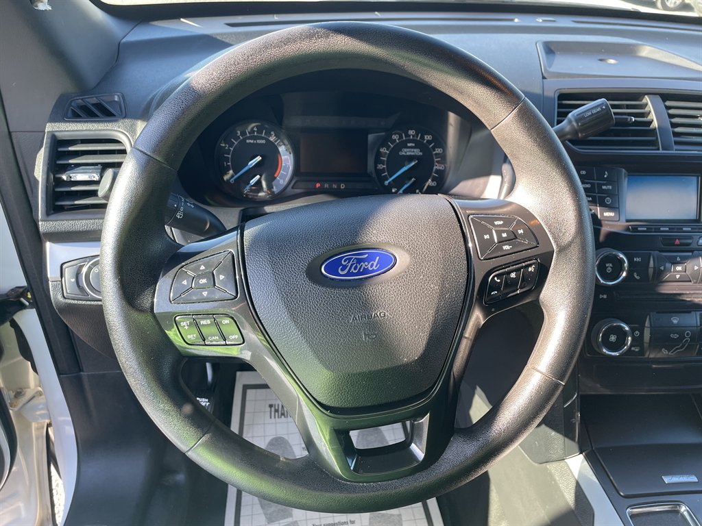 2016 Ford Explorer photo