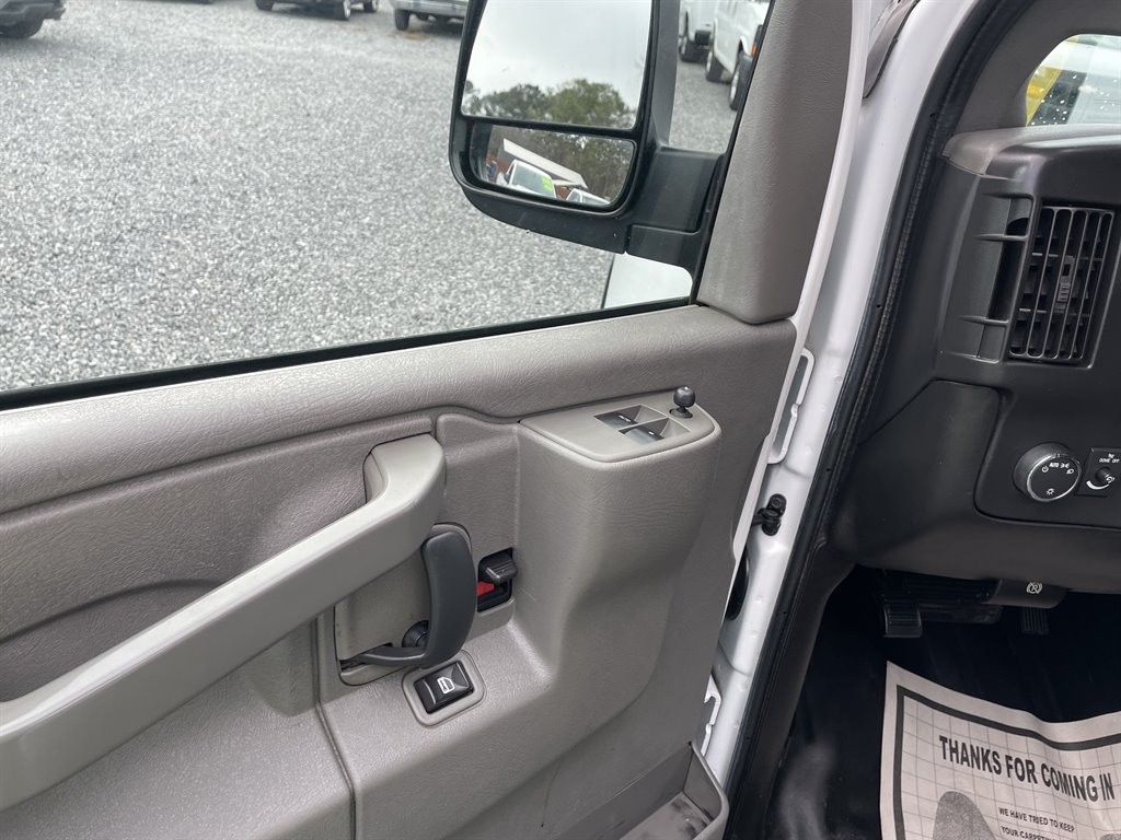 2016 Chevrolet G2500 Vans Express photo