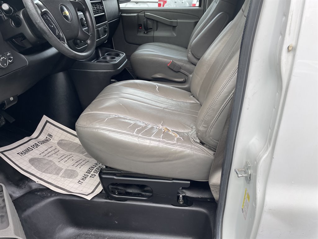 2016 Chevrolet G2500 Vans Express photo