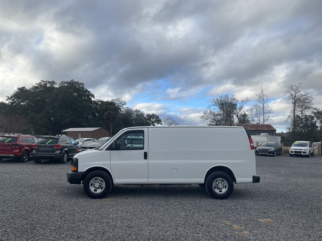 2016 Chevrolet G2500 Vans Express photo