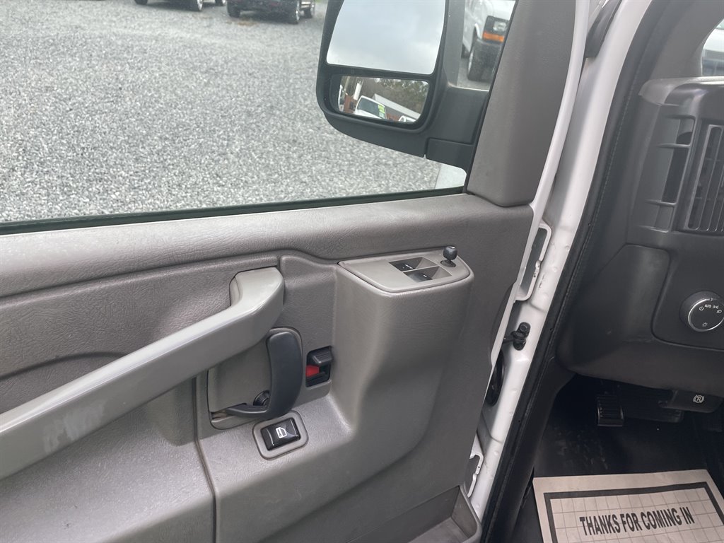 2016 Chevrolet G2500 Vans Express photo