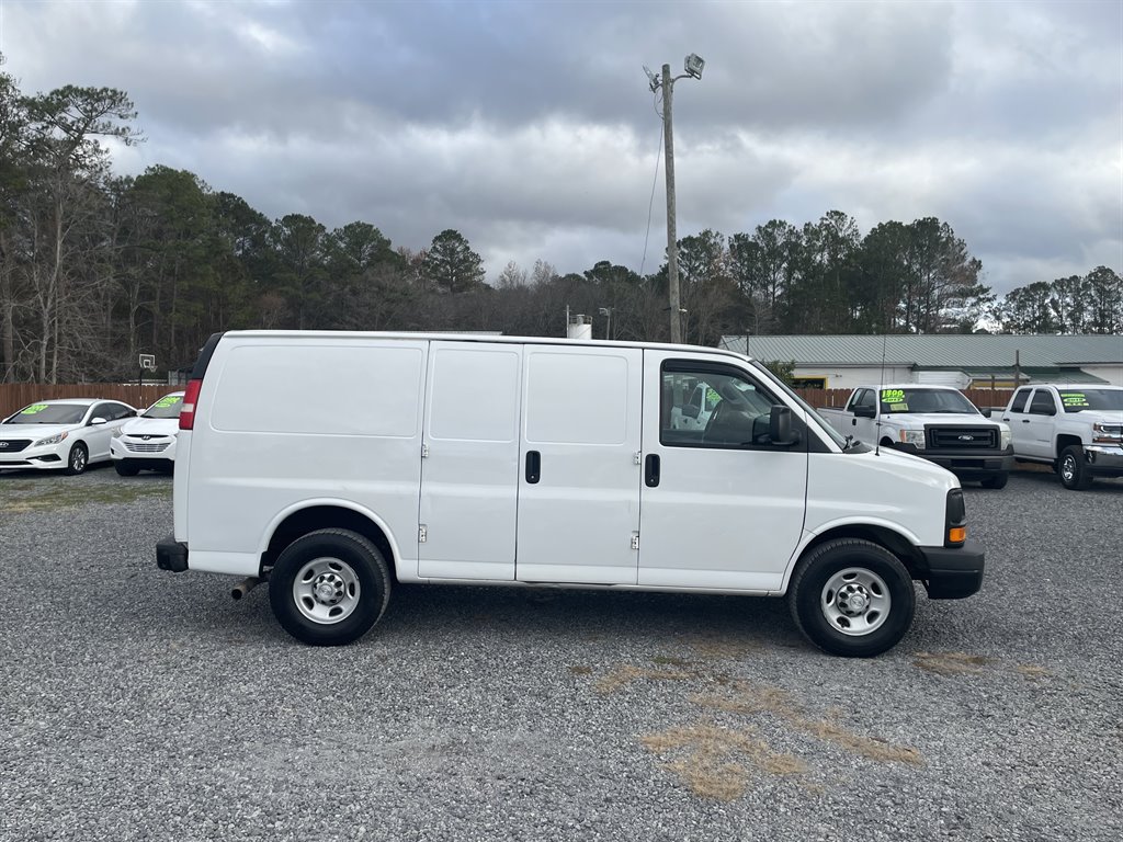 2016 Chevrolet G2500 Vans Express photo