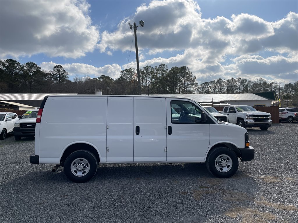 2016 Chevrolet G2500 Vans Express photo