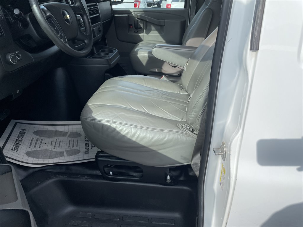2016 Chevrolet G2500 Vans Express photo