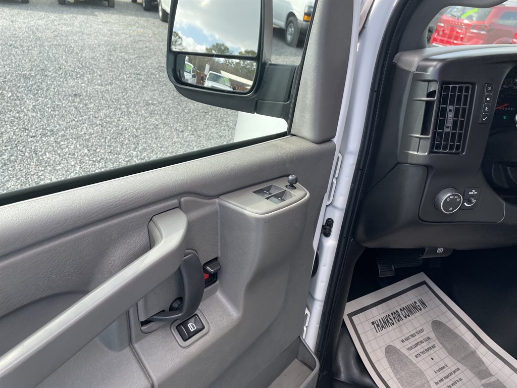 2016 Chevrolet G2500 Vans Express photo