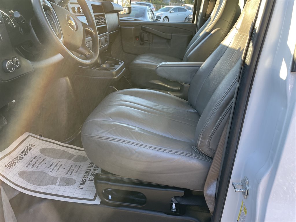 2016 Chevrolet G2500 Vans Express photo
