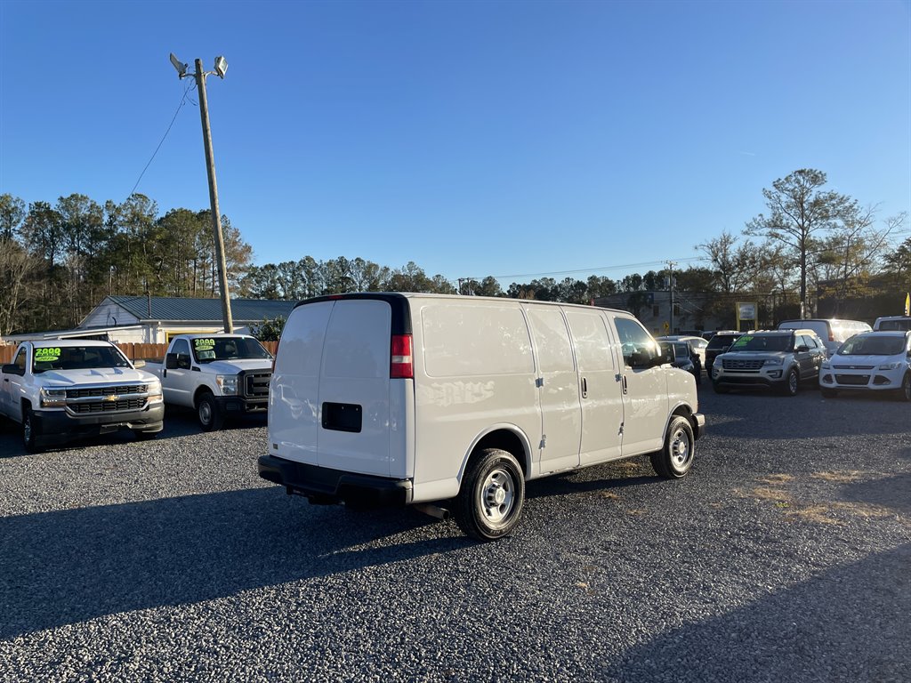 2016 Chevrolet G2500 Vans Express photo