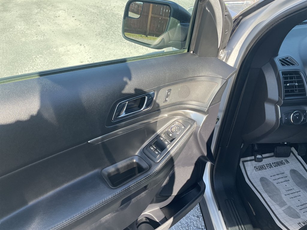 2019 Ford Explorer photo