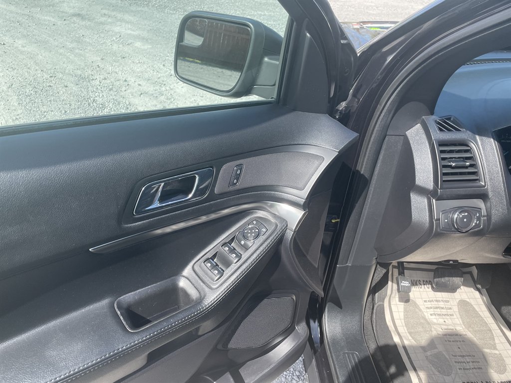 2019 Ford Explorer photo