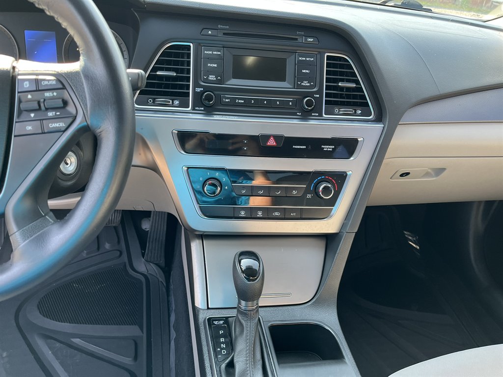 2015 Hyundai Sonata - $11,995