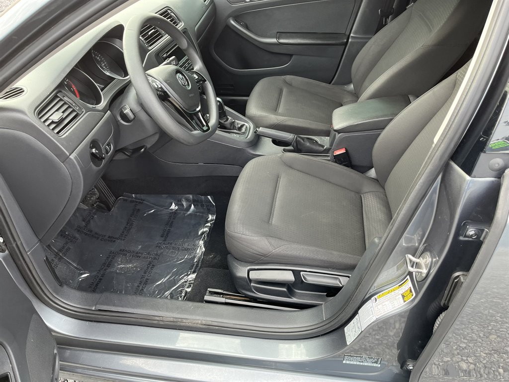 2015 Volkswagen Jetta - $11,995