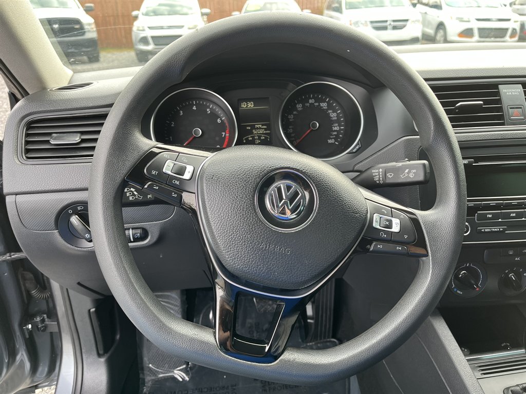 2015 Volkswagen Jetta - $11,995