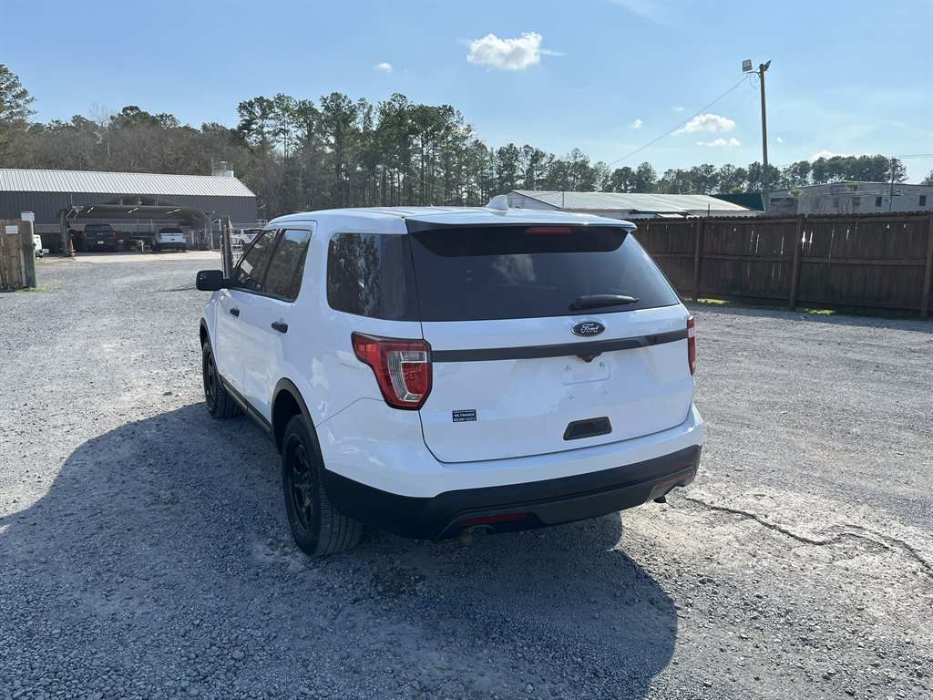 2016 Ford Explorer - $11,995