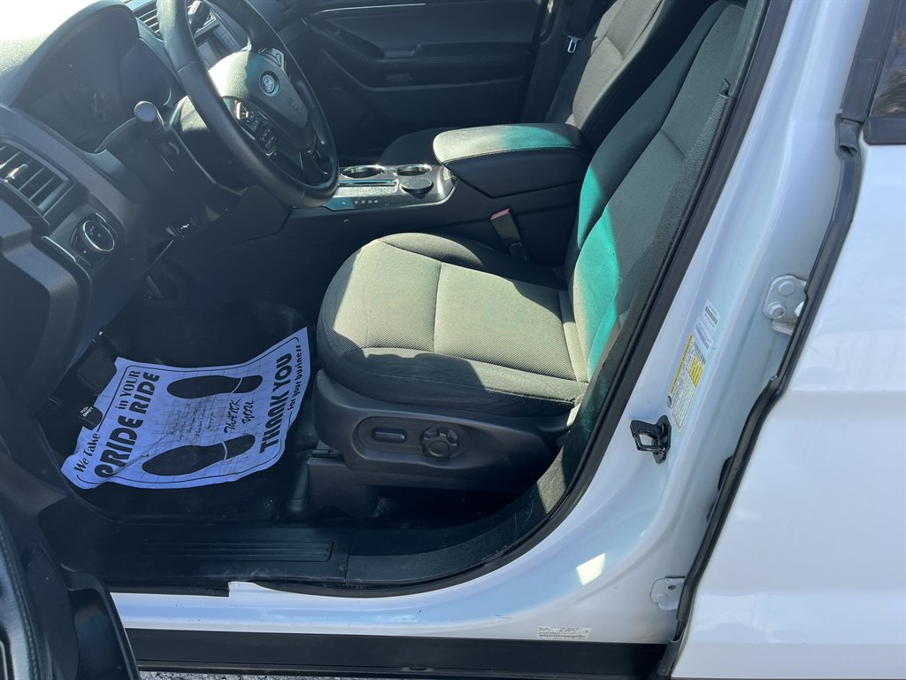 2016 Ford Explorer - $11,995