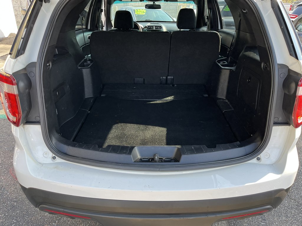 2016 Ford Explorer - $11,995