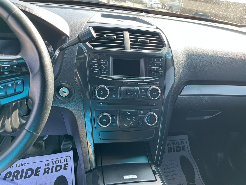 2016 Ford Explorer - $11,995