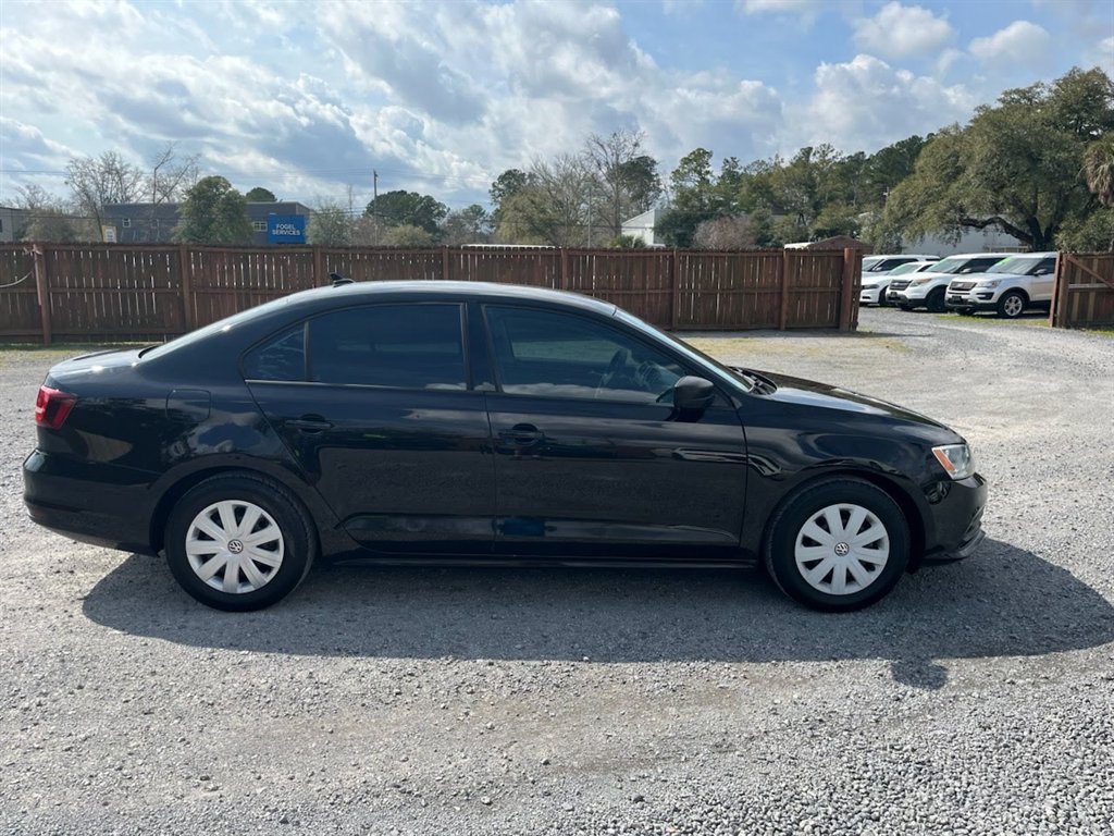 2016 Volkswagen Jetta - $11,995