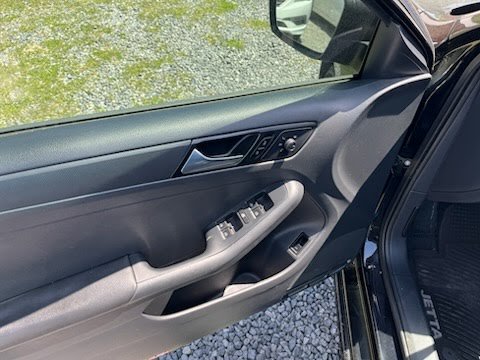 2016 Volkswagen Jetta - $11,995