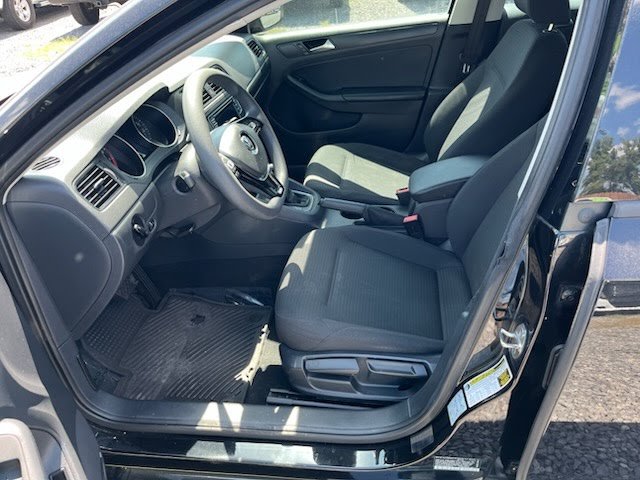 2016 Volkswagen Jetta - $11,995