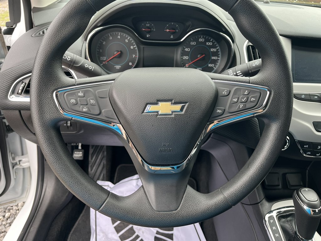 2017 Chevrolet Cruze - $13,995