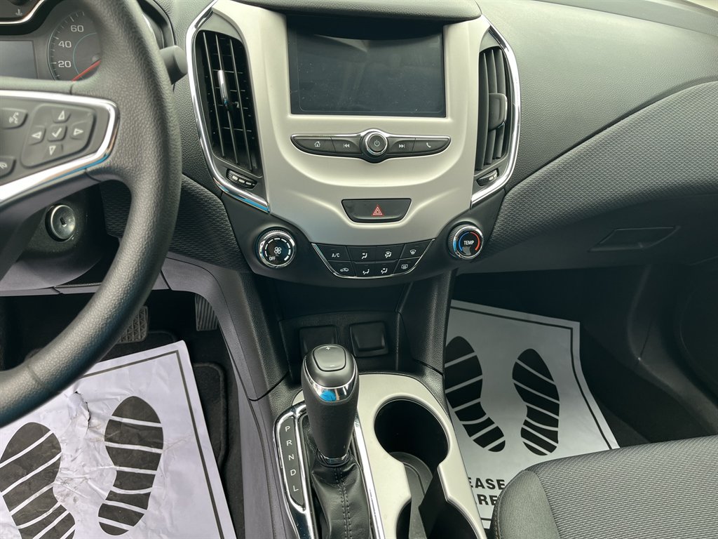 2017 Chevrolet Cruze - $13,995