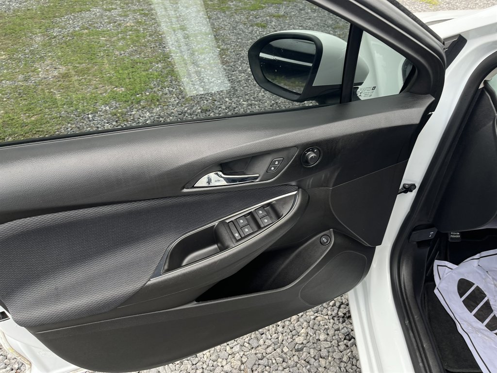 2017 Chevrolet Cruze - $13,995