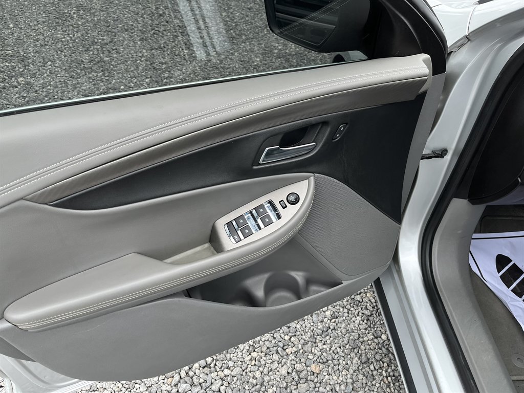 2017 Chevrolet Impala - $15,995