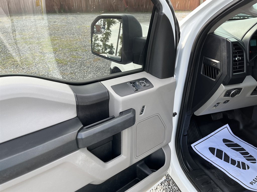 2016 Ford F-150 - $14,995