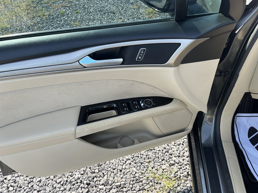2016 Ford Fusion - $11,995