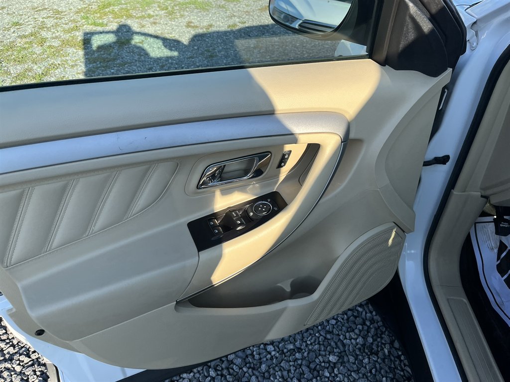 2016 Ford Taurus - $11,995