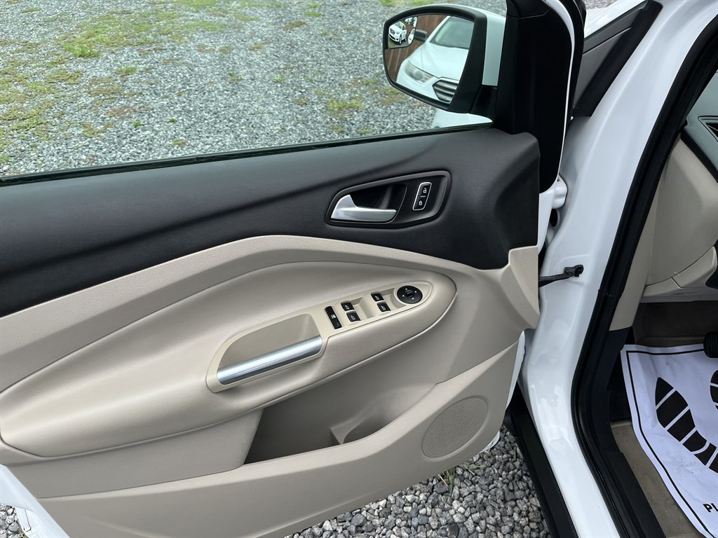 2015 Ford Escape - $9,995