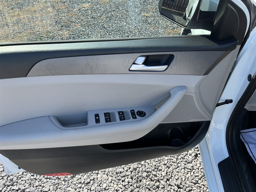 2016 Hyundai Sonata - $11,995