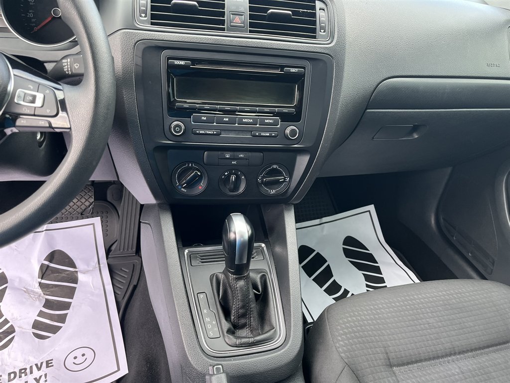 2015 Volkswagen Jetta - $11,995