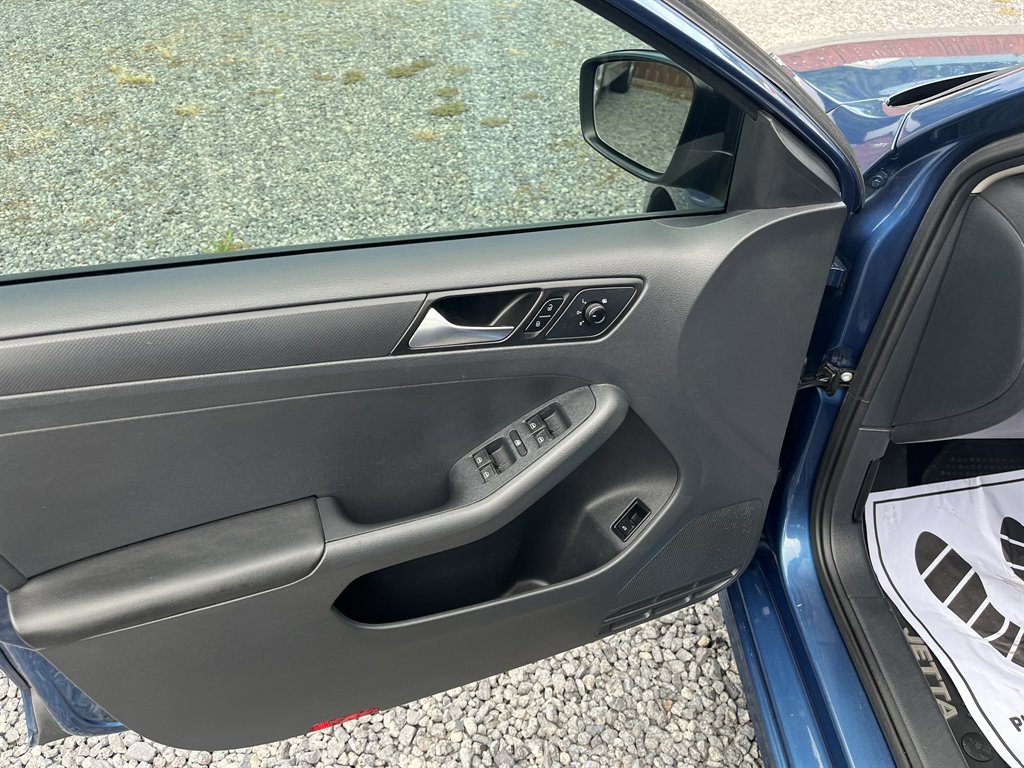2015 Volkswagen Jetta - $11,995