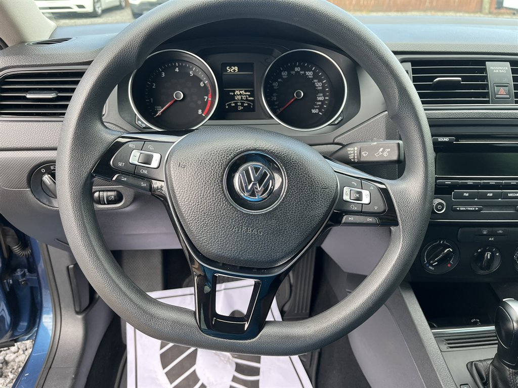 2015 Volkswagen Jetta - $11,995