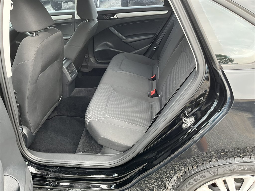 2014 Volkswagen Passat - $11,995